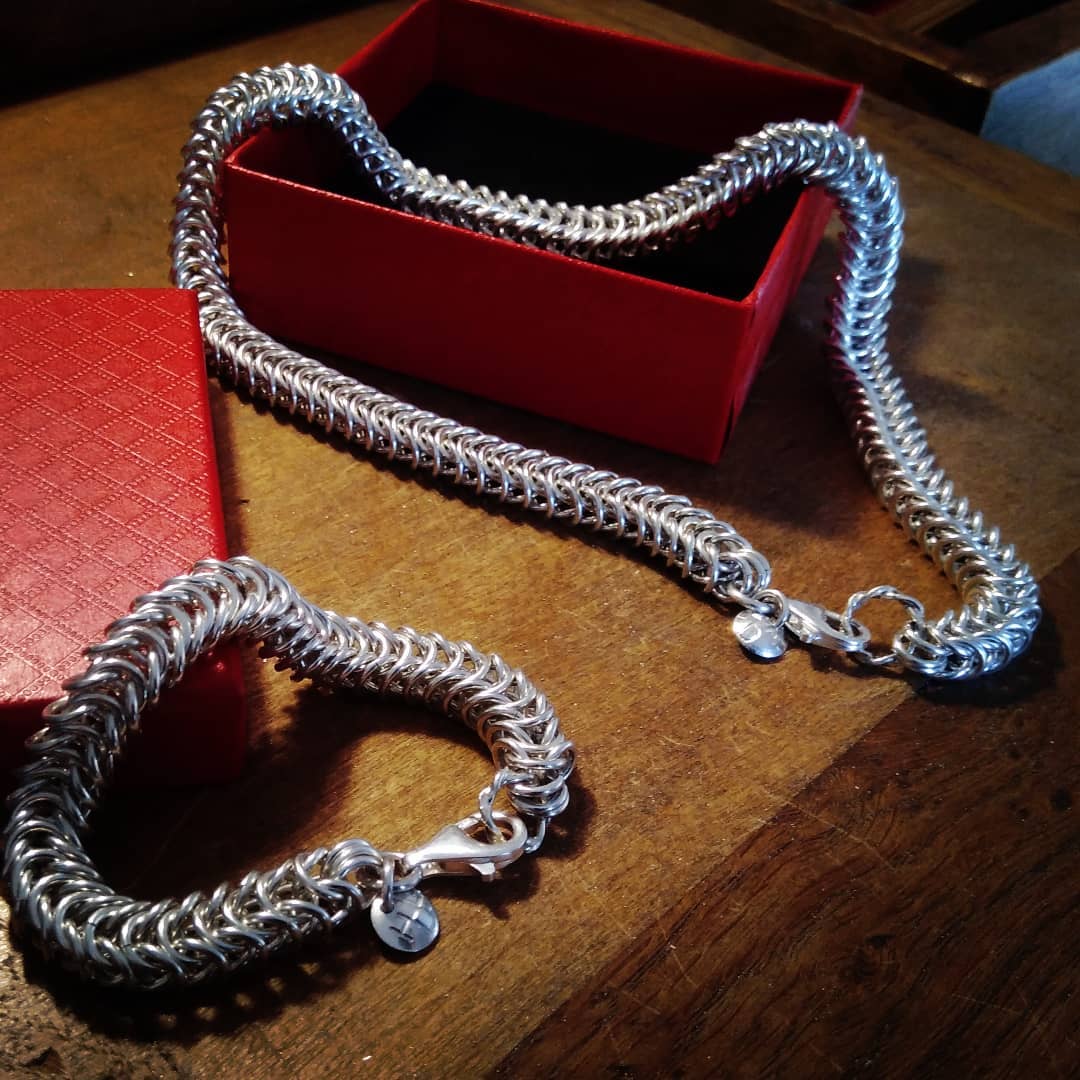 Delivery time 🙏🎊🎈📣
Necklace & Bracelet in classic Viking design. 
All handmade in 925-Silver.
.
.
.
.
#queenschain #vikingjewelry #vikings #design #bracelet #necklace #handcrafted #handmade #art #artisanfrancais #artisan #